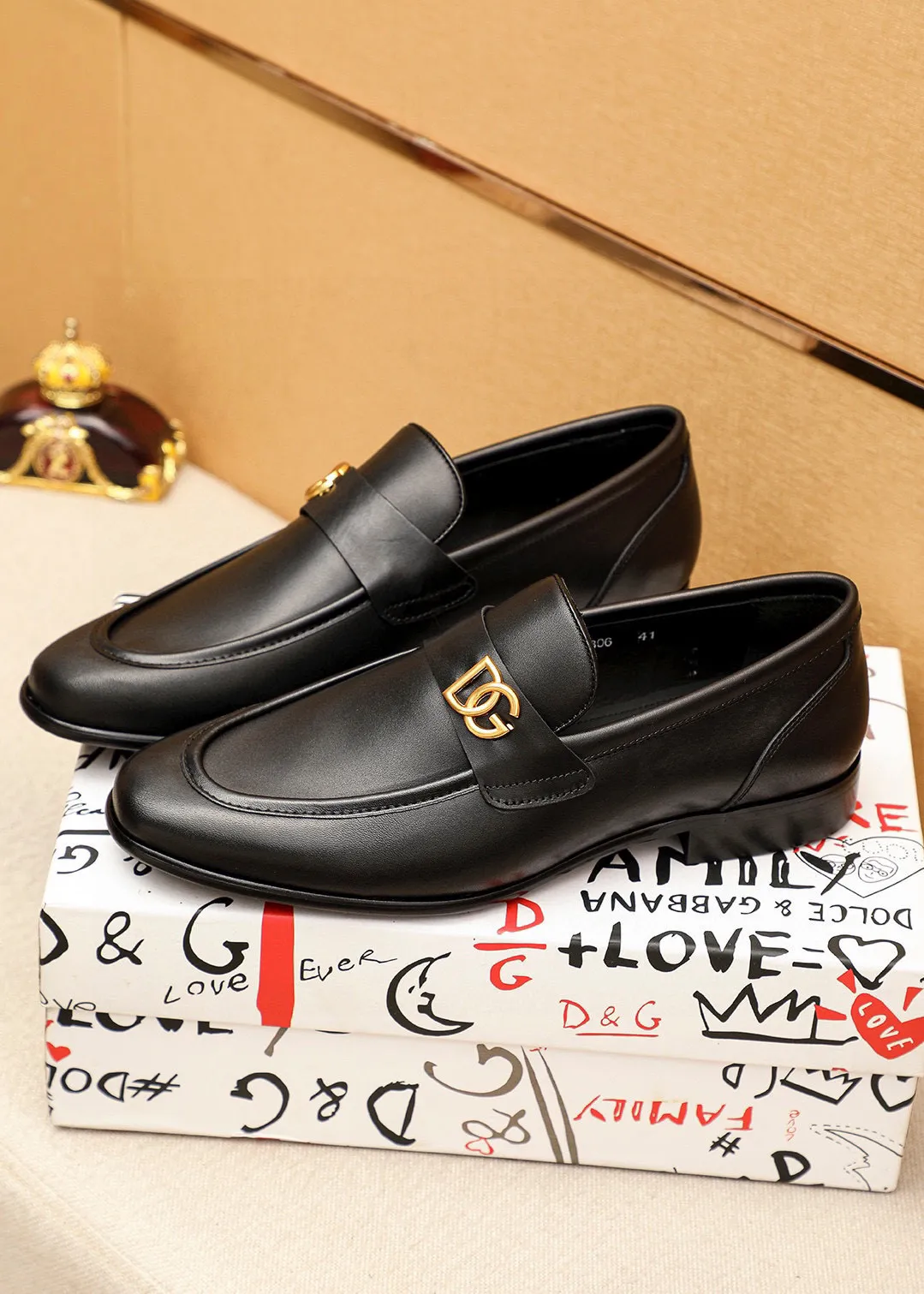Men's clothing and shoes 💰460 💐DG top quality🔍🔍Men's new leather shoes🚹Sold simultaneously at counters⚠The uppers are imported open-edge beaded cowhide leather uppers from Italy, fully imported cowhide leather lining + classic hardware buckles, completely 1⃣️to 1⃣️reproduction🇮🇹💪💪, ⚠ Sole: The original sole is specially provided by the original factory. The exclusive movable molded sole is super comfortable. ⚠The original factory follows the order, 🔍🔍high quality, you can enter and exit the counter at will, welcome to compare⚠Size: 38-44 (45.46🉑️Customized)